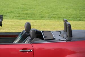Image 47/50 of Mercedes-Benz E 220 (1994)
