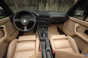 Bild 18/83 von BMW 325i (1990)