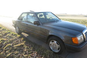 Image 10/92 de Mercedes-Benz 200 D (1989)