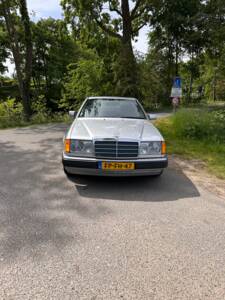 Bild 5/17 von Mercedes-Benz 230 CE (1991)