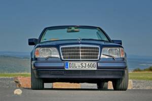 Image 11/22 of Mercedes-Benz E 220 (1996)