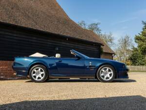 Imagen 2/50 de Aston Martin V8 Vantage Volante (2000)