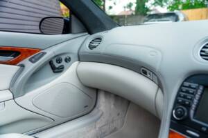 Image 23/56 de Mercedes-Benz SL 65 AMG (2004)