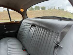 Image 23/36 of Jaguar Mk II 3.8 (1964)