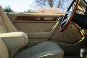 Afbeelding 37/50 van Mercedes-Benz 200 CE (1992)