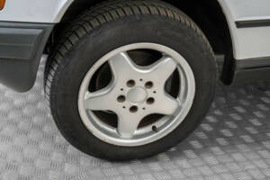 Image 23/50 de Mercedes-Benz 190 D (1986)