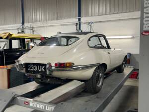 Image 6/13 of Jaguar Type E 3.8 (1964)
