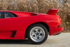 Image 44/50 of Lamborghini Diablo VT (1993)