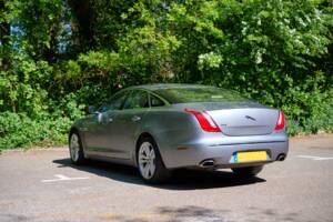Bild 6/50 von Jaguar XJ 5.0 (2012)