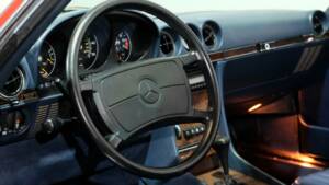 Image 9/42 de Mercedes-Benz 560 SL (1988)