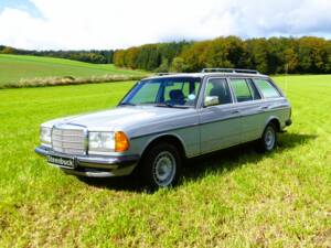 Mercedes-Benz 200 T (S 123) grau 1984