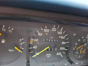 Immagine 12/14 di Mercedes-Benz 230 CE (1992)