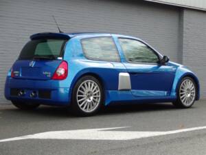 Imagen 2/100 de Renault Clio II V6 (2004)