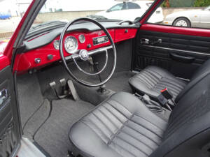 Image 25/63 of Volkswagen Karmann Ghia 1500 (1971)