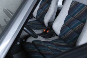 Image 32/50 of Lancia Delta HF Integrale (1988)