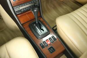 Image 18/30 of Mercedes-Benz 280 CE (1984)