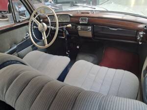 Imagen 9/18 de Mercedes-Benz 220 S (1958)