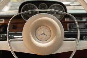 Image 30/34 of Mercedes-Benz 300 SEL 3.5 (1971)