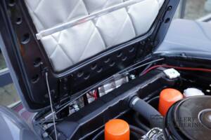 Image 20/50 de Ferrari 330 GT 2+2 (1965)