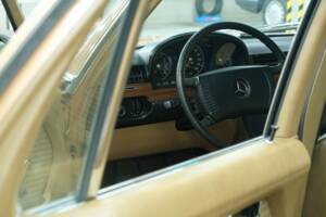 Image 22/50 de Mercedes-Benz 350 SE (1973)
