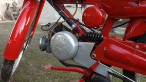 Immagine 25/41 di Moto Guzzi Motoleggera 65 (1952)