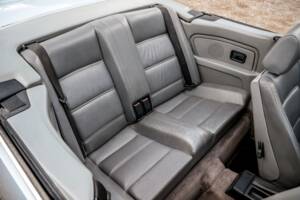 Immagine 13/28 di BMW 318i (1993)
