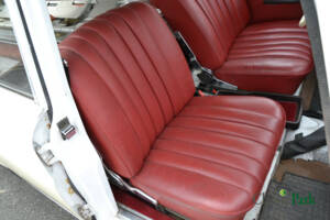 Image 25/47 of Mercedes-Benz 190 c (1963)