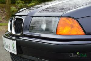 Bild 42/50 von BMW 320i (1994)
