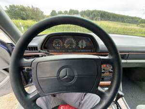 Image 13/20 of Mercedes-Benz 560 SEL (1988)