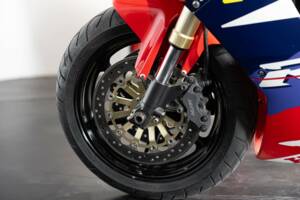Image 29/42 de Honda RVF 750 (1994)