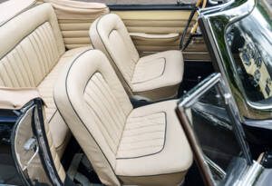 Image 26/28 of Dual-Ghia Convertible (1957)