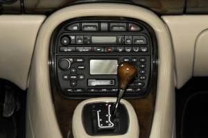 Image 28/32 de Jaguar XJR 4.0 (1999)