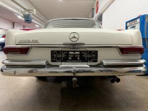 Image 15/18 of Mercedes-Benz 250 CE (1968)
