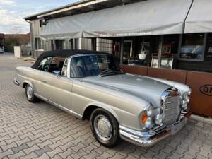 Image 40/60 of Mercedes-Benz 280 SE (1969)