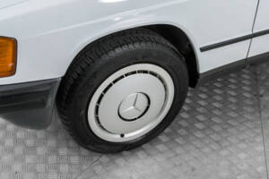 Image 22/50 de Mercedes-Benz 190 D (1986)