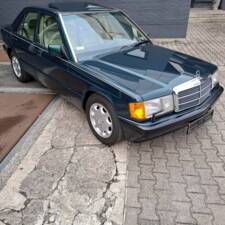 Obraz 4/8 pojazdu Mercedes-Benz 190 E 2.3 (1993)