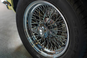 Image 7/28 of Jaguar E-Type V12 (1974)