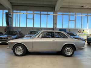 Image 31/39 of Alfa Romeo Giulia GT 1300 Junior (1970)