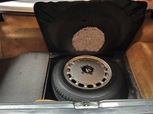 Image 23/26 of Mercedes-Benz 560 SL (1987)