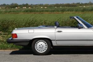 Image 24/50 de Mercedes-Benz 560 SL (1988)