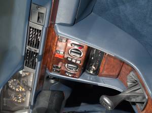 Image 26/30 de Mercedes-Benz 300 CE (1991)