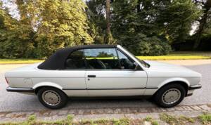 Immagine 7/75 di BMW 320i (1988)
