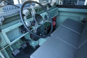 Image 34/50 of Land Rover 88 (1965)