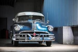 Suchscheinwerfer und Beleuchtung der Kühlerfigur