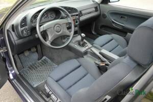 Bild 19/50 von BMW 320i (1994)