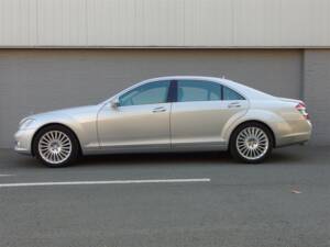 Image 6/98 of Mercedes-Benz S 500 L (2007)