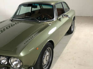 Bild 9/22 von Alfa Romeo Giulia GT 1300 Junior (1971)
