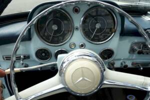 Image 25/43 of Mercedes-Benz 190 SL (1957)