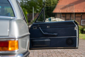 Image 39/40 of Mercedes-Benz 250 CE (1970)