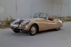 Image 2/12 of Jaguar XK 120 OTS (1952)